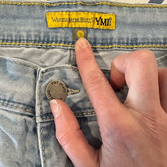 YMI junior size 7 light indigo wash shorts - Picture 2 of 4